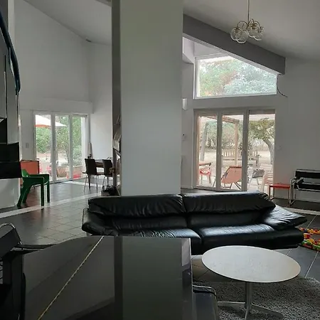 Superb Architect 230m2 Near South France