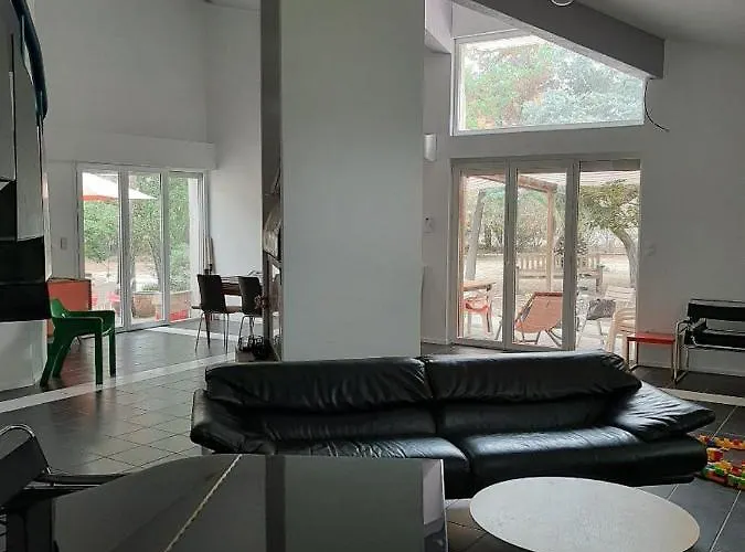 Superb Architect 230m2 Near South France