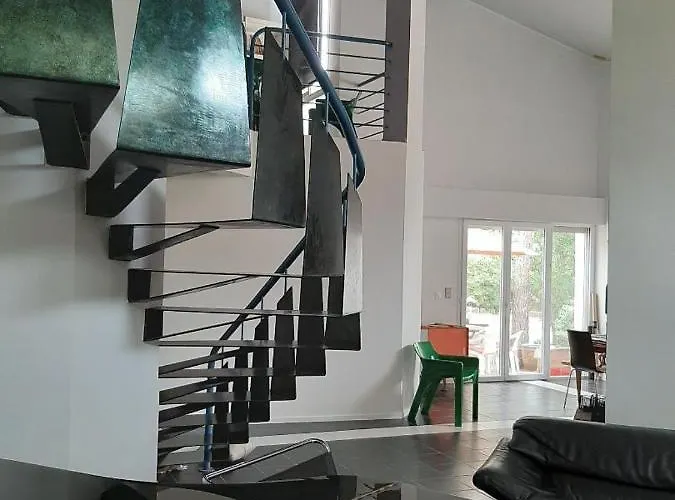 Superb Architect 230m2 Near South France *